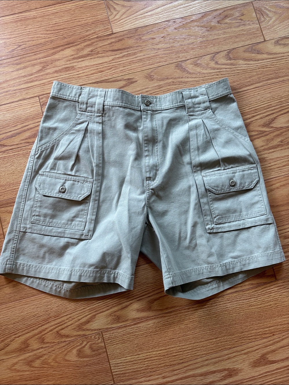 Cabela's Khaki  Cargo Pleated Men's Shorts